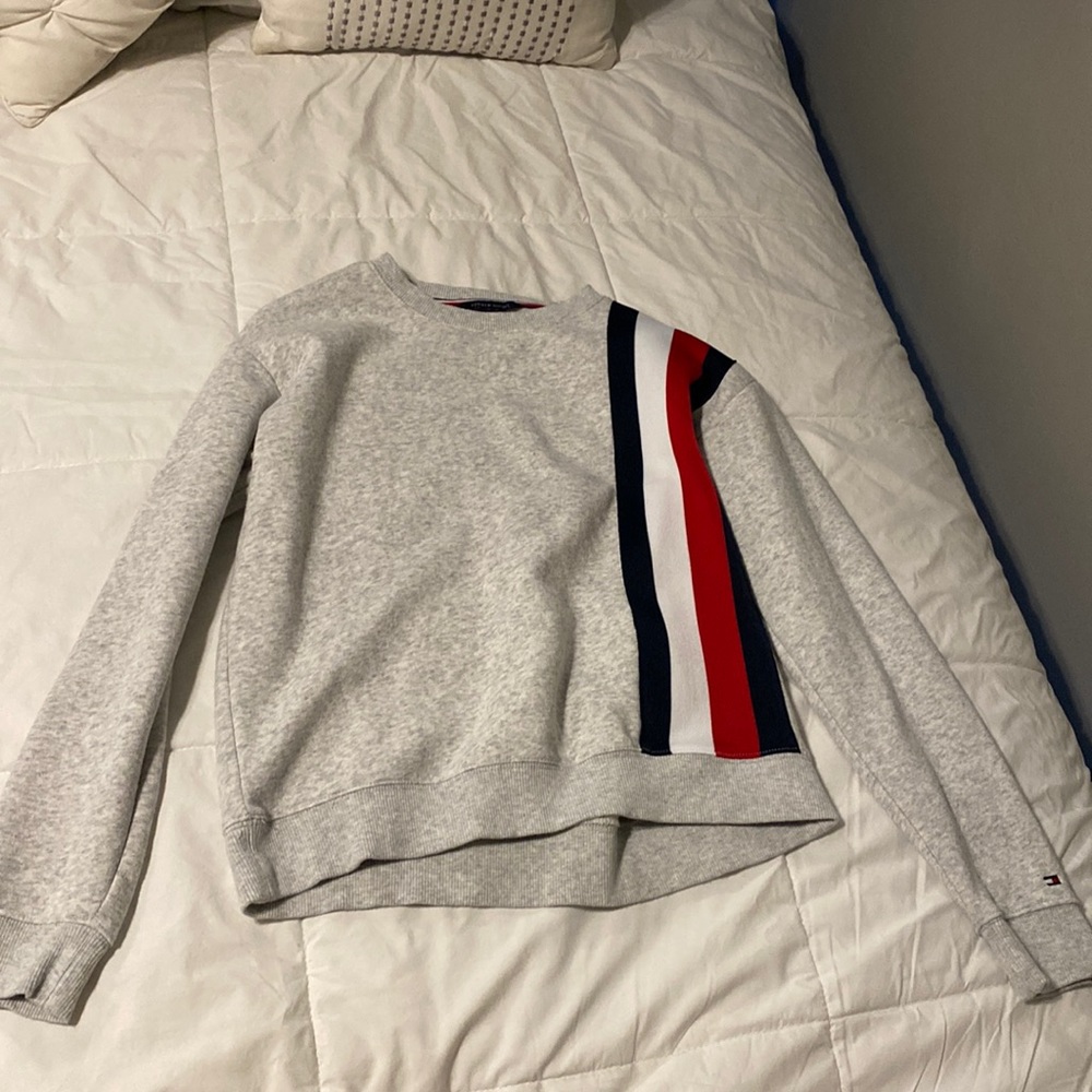 Grey sweatshirt